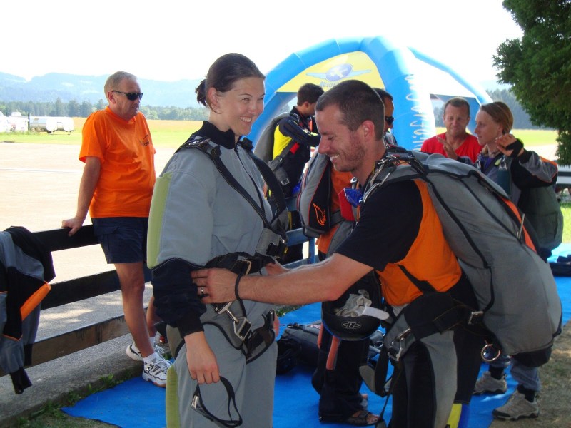 78745-100711_skok_s_padalom_sg51