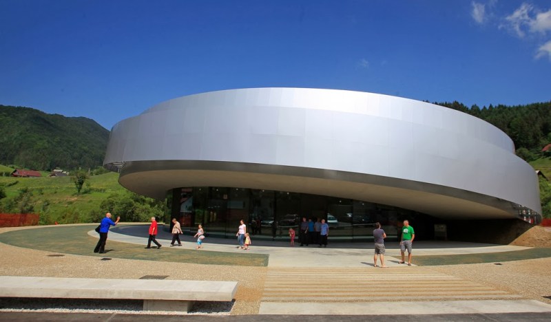 18512-zadnja_stran__djvu_1527170__hires_jpeg0